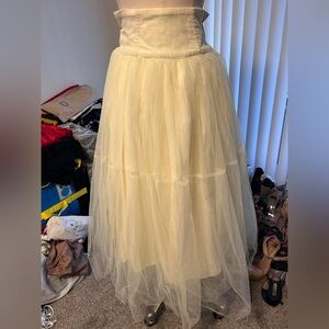 Chic Cream Tulle Maxi Skirt